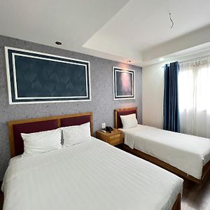 Holiday Suites Hotel & Spa